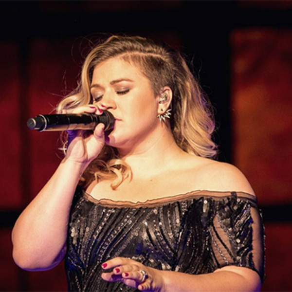 Grávida, Kelly Clarkson cancela turnê por recomendação médica