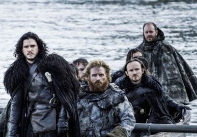 Parte do elenco de <i>Game of Thrones</i> deve ganhar mais de um milhão e meio de reais na próxima temporada da série, diz site!