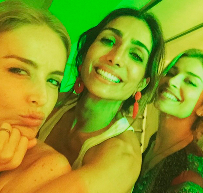 Grazi Massafera e Angélica curtem festa de aniversário de marido de Carolina Dieckmann