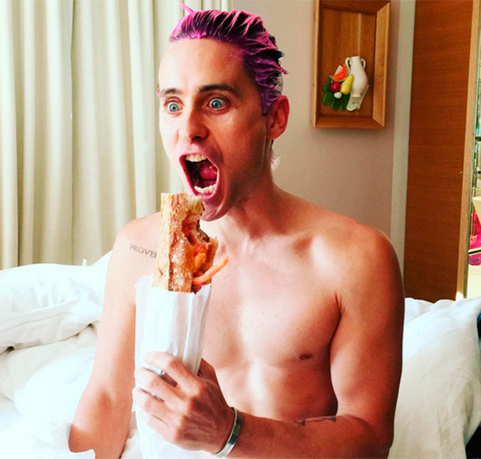 Jared Leto está de cabelo novo, e pelo visto, com muita fome