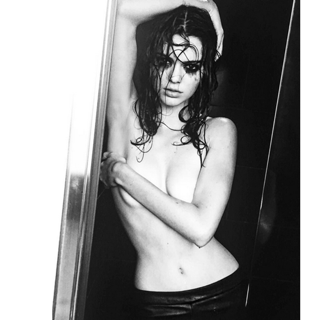Kendall Jenner abusa da sensualidade ao posar <i>topless</i>!