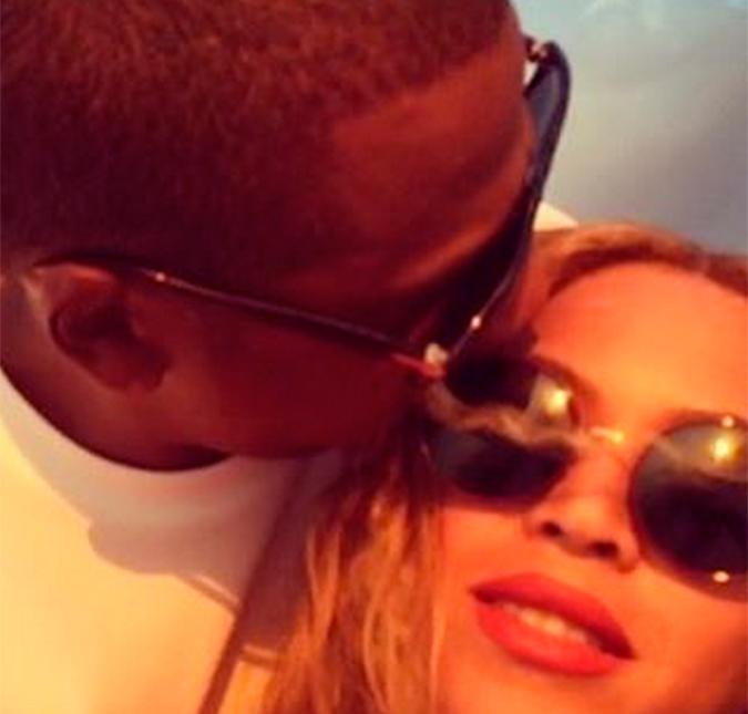 Beyoncé mostra que continua <i>crazy in love</i> pelo marido