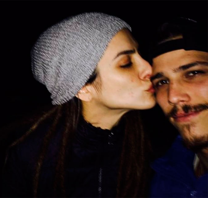 Cleo Pires fala do relacionamento à distância com Rômulo Neto: - <i>Morremos de saudades um do outro</i>