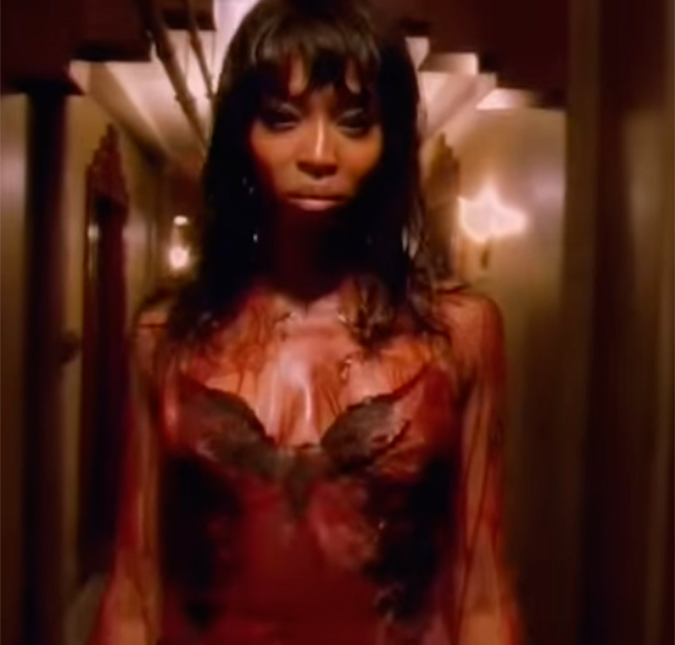 Coberta de sangue, Naomi Campbell faz primeira aparição em <i>American Horror Story:Hotel</i>