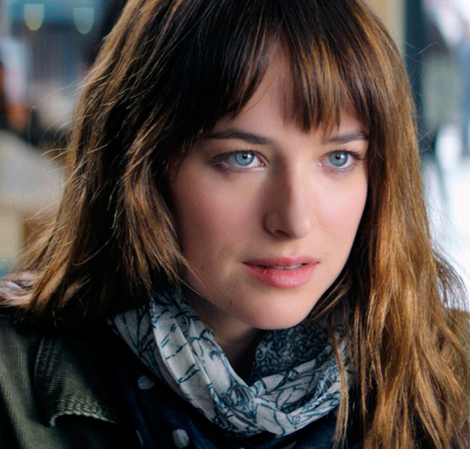 Dakota Johnson revela o que precisava fazer para criar Anastasia em <i>Cinquenta Tons de Cinza</i>