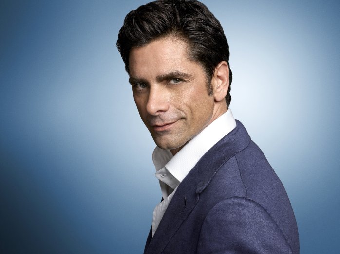 John Stamos é acusado de dirigir sob efeito de drogas, diz <i>site</i>