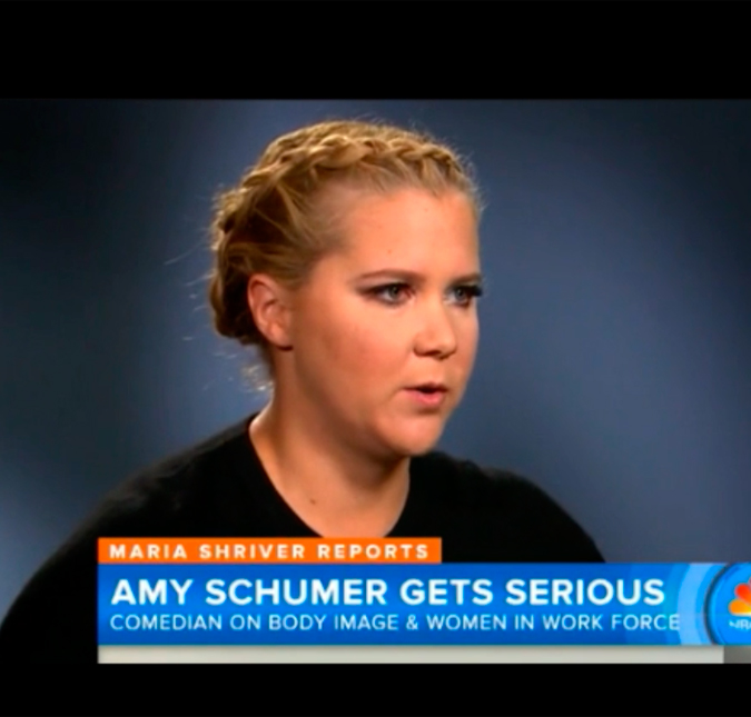 Amy Schumer desabafa sobre sua imagem e diz: -<i>Tem sido uma luta minha vida inteira</i>