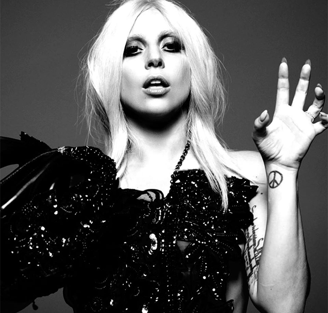 Lady Gaga revela sofrer com ansiedade e depressão todos os dias e a culpa é da tecnologia, entenda!