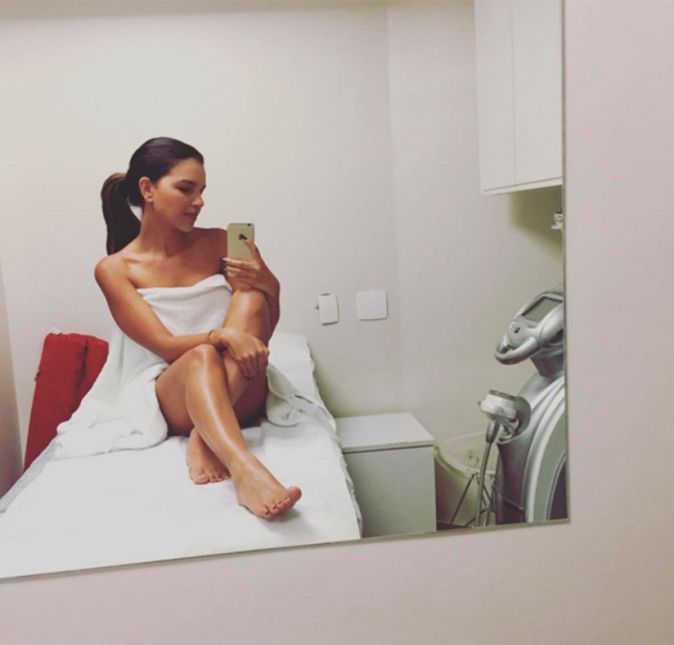Mas Mariana Rios tem seus truques. A morena publicou um clique na rede social em que aparece apenas enrolada em uma toalha prestes a começar um tratamento estético. Sensual até nesses momentos! Mas Mariana Rios tem seus truques. A morena publicou um clique na rede social em que aparece apenas enrolada em uma toalha prestes a começar um tratamento estético. Sensual até nesses momentos!