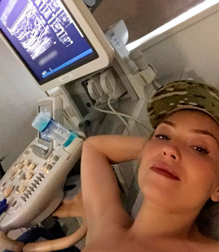 Thalia mostra foto sua fazendo mamografia