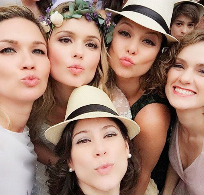 Após 20 anos, Paquitas se reencontram em casamento