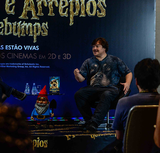 Jack Black participa de coletiva e diz: - <i>Eu geralmente sou confundido com o Johnny Depp</i>