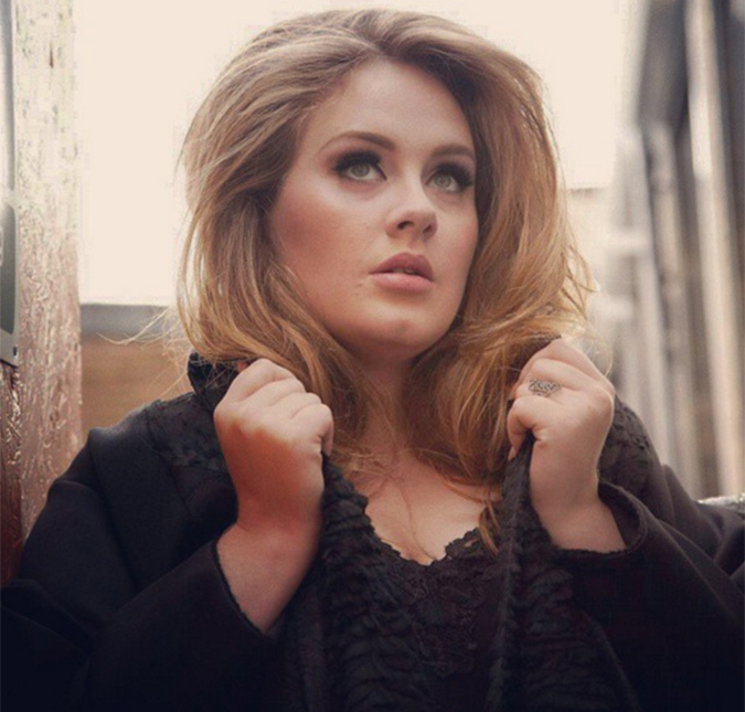 Adele revela nome de novo álbum e diz: <i>É sobre saber quem eu me tornei sem perceber</i>