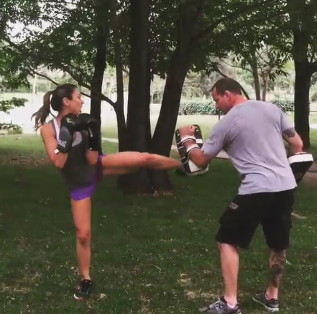 Patricia Abravanel luta com <i>personal trainer</i> em parque de São Paulo