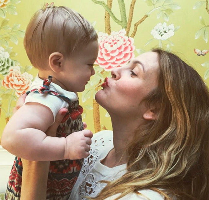 Drew Barrymore revela ter tido depressão pós-parto após o nascimento da segunda filha
