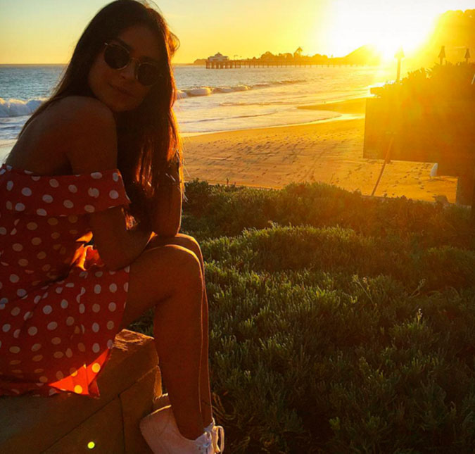 Thaila Ayala filosofa ao apreciar pôr do sol: <i>Procure sentir amor</i>