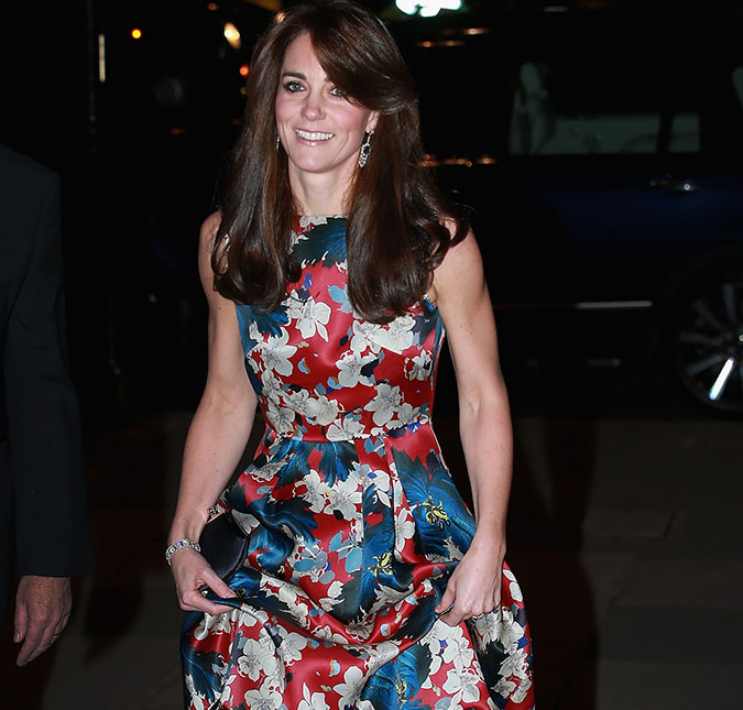 Kate Middleton arrasa no visual para ir a evento social e usa vestido de aproximadamente 16 mil reais