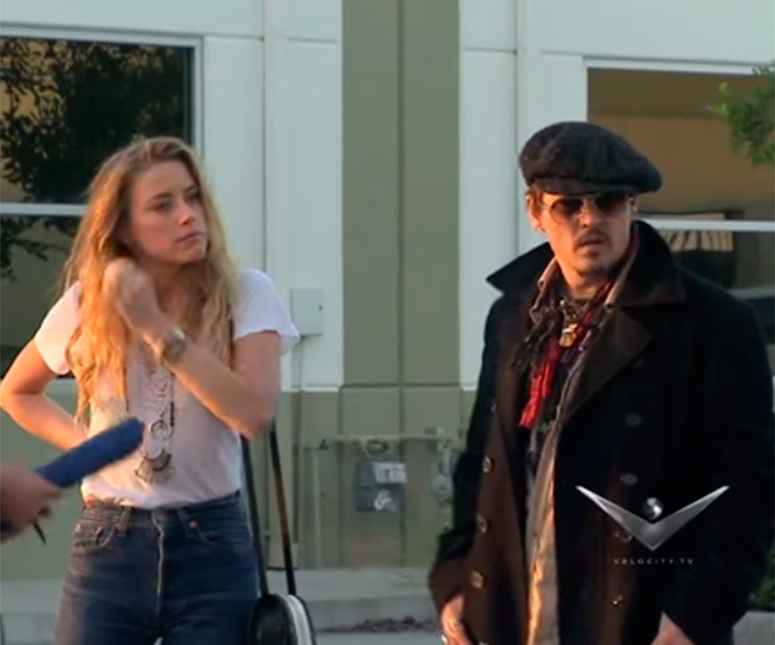 Johnny Depp prega peça engraçadíssima na esposa Amber Heard, assista aqui!