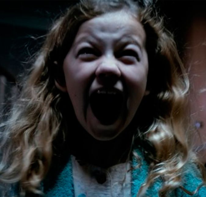 Guillermo Del Toro é conhecido pelas suas incríveis produções de terror e em Mama, filme de 2013, ele não decepcionou. A trama, estrelada por Jessica Chastain, conta a história de duas irmãs que são abandonadas pelo pai em uma floresta e, após muito tempo desaparecidas, são encontradas e vão morar com o tio. Mas algo também foi com elas, passando a assombrar a nova família. Ficou curioso para saber o final dessa história? Então está esperando o que para assistir?
