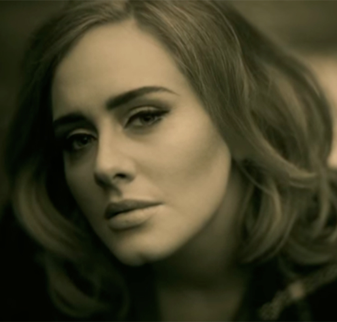 Adele continua batendo recordes com sua nova música, <i>Hello</i>!