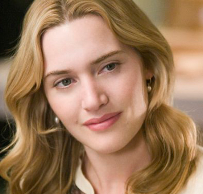 Kate Winslet fala sobre o perigo das redes sociais e afirma limitar o acesso à <i>internet</i> de seus filhos