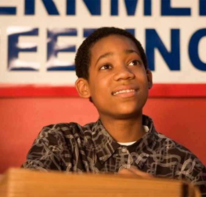 Na série Todo Mundo Odeia o Chris, que ficou no ar do ano de 2005 até 2009, muitos pessoas tinham diversos motivos para odiar o Chris. Mas com toda certeza, nós, brasileiros, superfãs do personagem de Tyler James Williams, discordamos de todo esse ódio e só temos amor pelo Chris, não é mesmo? Por isso, separamos dez motivos que comprovam que ele é realmente digno de todo esse carinho! O primeiro é o quanto Chris é um funcionário exemplar na loja do DOC, já que está sempre disposto e recebe elogios constantes. Na série Todo Mundo Odeia o Chris, que ficou no ar do ano de 2005 até 2009, muitos pessoas tinham diversos motivos para odiar o Chris. Mas com toda certeza, nós, brasileiros, superfãs do personagem de Tyler James Williams, discordamos de todo esse ódio e só temos amor pelo Chris, não é mesmo? Por isso, separamos dez motivos que comprovam que ele é realmente digno de todo esse carinho! O primeiro é o quanto Chris é um funcionário exemplar na loja do DOC, já que está sempre disposto e recebe elogios constantes.