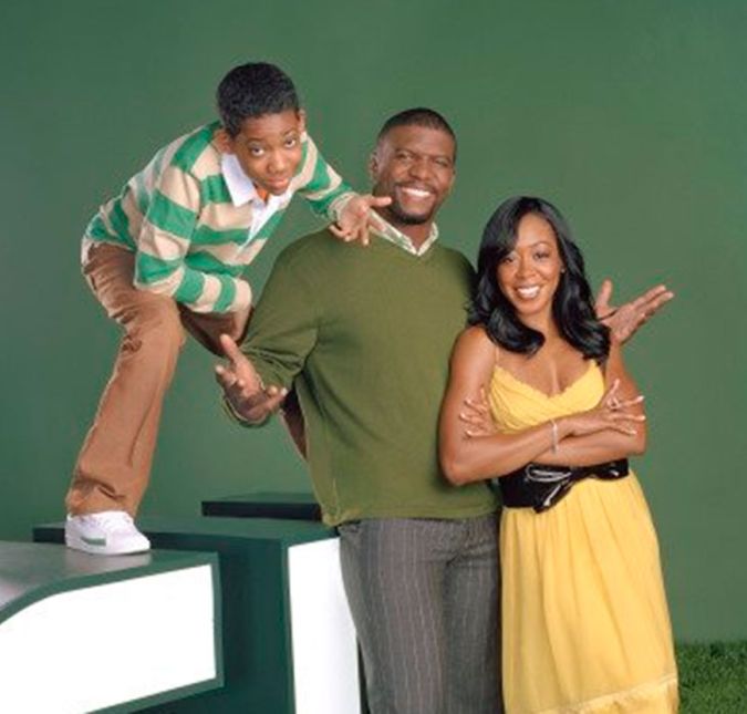 Chris também é um filho bem dedicado que assume o papel de mais velho e ajuda muito nas tarefas de casa, já que ele cozinha e até limpa. Prendado esse carinha que mora logo ali, não é mesmo? Chris também é um filho bem dedicado que assume o papel de mais velho e ajuda muito nas tarefas de casa, já que ele cozinha e até limpa. Prendado esse carinha que mora logo ali, não é mesmo?