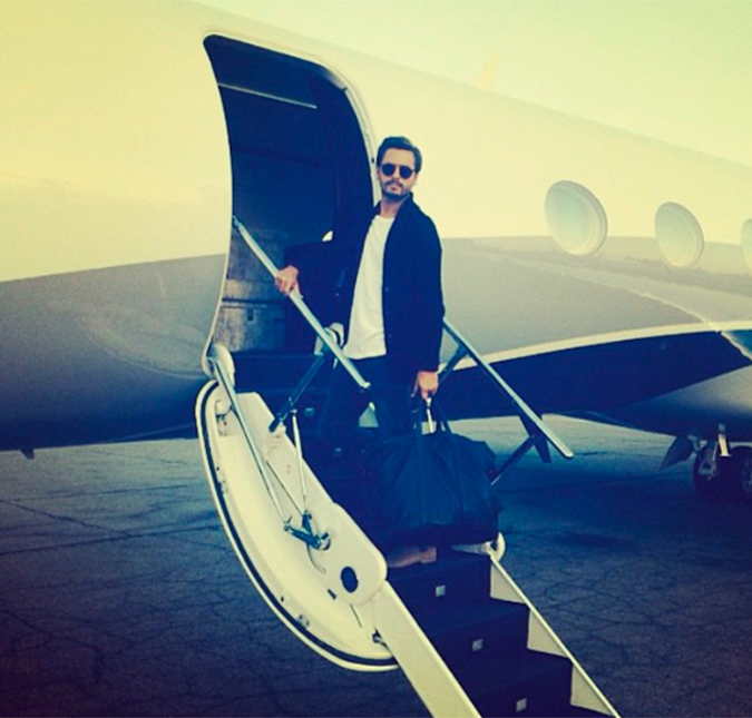 Scott Disick, ex de Kourtney Kardashian, deixa a <i>rehab</i> em grande estilo!