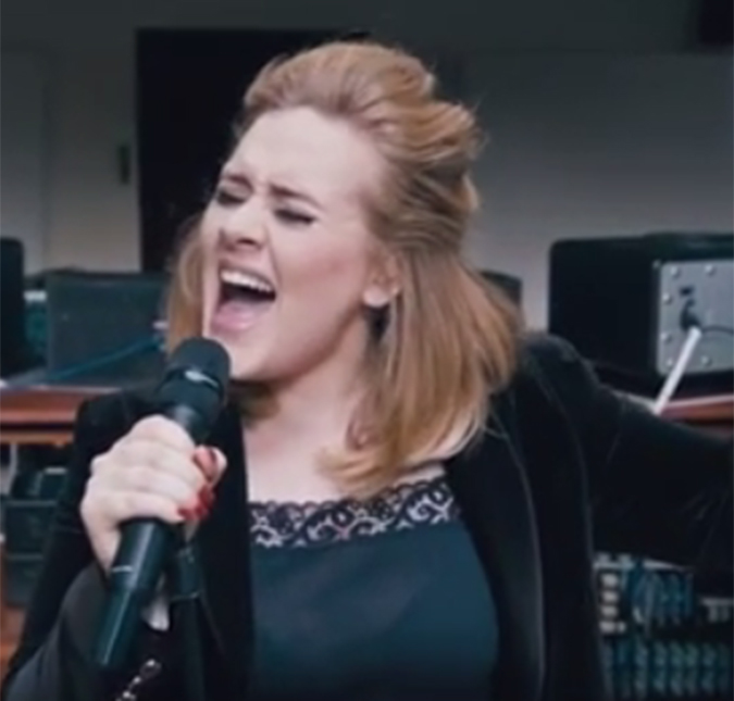 Adele arrasa ao cantar ao vivo sua nova música <i>When We Were Young</i>. Assista ao clipe!