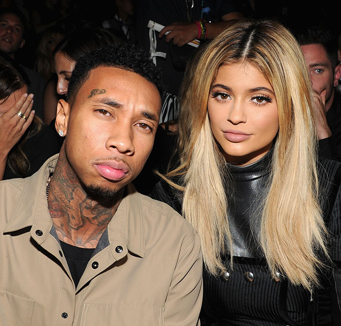 Kylie Jenner abre o coração sobre o <i>rapper</i> Tyga e afirma: <i>Eu não tenho medo de mostrar com quem eu estou namorando</i>