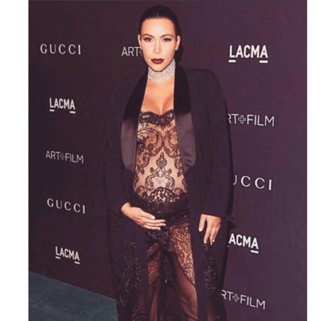 Kim Kardashian reclama de cansaço na reta final da gravidez e revela que aliança não lhe serve mais