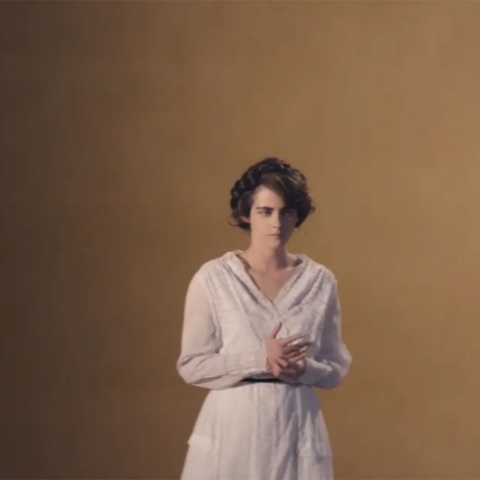 Confira as primeiras imagens de Kristen Stewart como Coco Chanel!