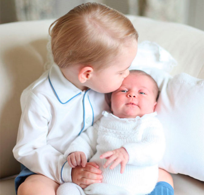 Kate Middleton conta como está a relação entre a princesa Charlotte e o irmão, George