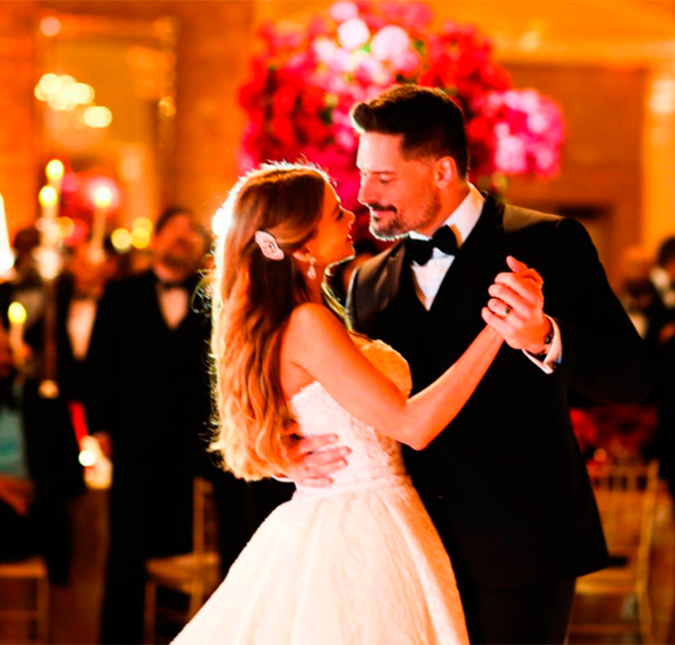 Durante casamento, Joe Manganiello dança <i>à lá Magic Mike</i> para Sofia Vergara