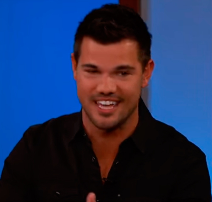 Ao lado de elenco de <i>The Ridiculous 6</i>, Taylor Lautner fala sobre seu romance com um burro