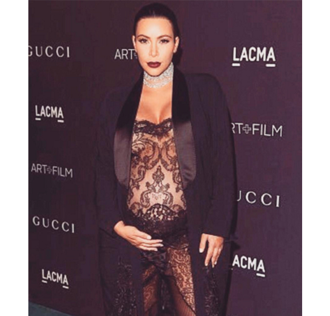 Na reta final da gravidez, Kim Kardashian se sente do tamanho de uma ábobora e revela desejo por batata frita