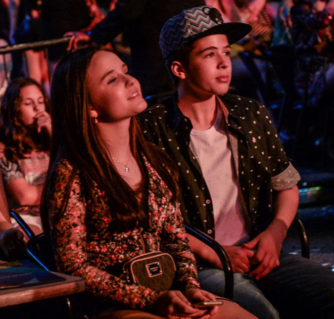 Larissa Manoela é clicada mais uma vez ao lado de João Guilherme
