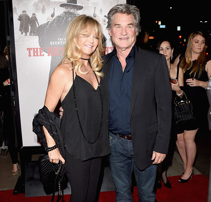 Depois de 32 anos junto com Goldie Hawn, Kurt Russel foi visto com anel de noivado