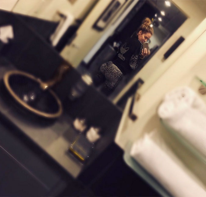 Khloé Kardashian compartilha foto na academia e rebate críticas sobre seu corpo!