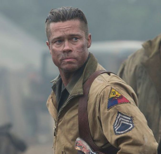 Ok, nós sabemos que ele está um G-A-T-O em Corações de Ferro, mas convenhamos que Brad não fez nenhum esforço para isso e o que menos lhe importava era a a aparência. Afinal, todo sujinho desse jeito, só nos deixou com vontade de limpá-lo e deixá-lo cheirosinho outra vez, né? Ok, nós sabemos que ele está um G-A-T-O em Corações de Ferro, mas convenhamos que Brad não fez nenhum esforço para isso e o que menos lhe importava era a a aparência. Afinal, todo sujinho desse jeito, só nos deixou com vontade de limpá-lo e deixá-lo cheirosinho outra vez, né?