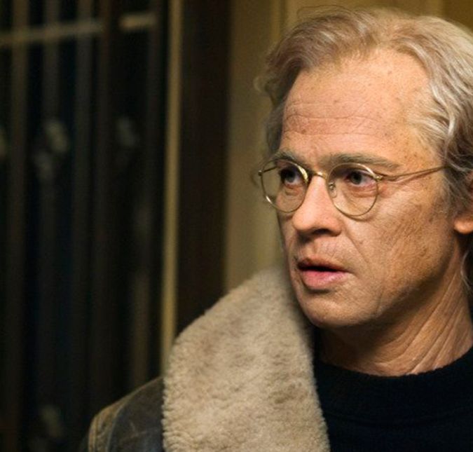 O Curioso Caso de Benjamin Button talvez seja o filme que podemos falar com propriedade que Brad não quis ser o galã da história. Ao interpretar um cara que nasce velho e passa a ficar mais novo com o passar dos anos, a beleza está fora de cogitação no filme, até o seu fim! O Curioso Caso de Benjamin Button talvez seja o filme que podemos falar com propriedade que Brad não quis ser o galã da história. Ao interpretar um cara que nasce velho e passa a ficar mais novo com o passar dos anos, a beleza está fora de cogitação no filme, até o seu fim!