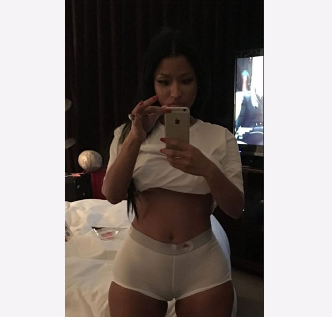 Nicki Minaj tentou ser fofa, mas seu <i>derrière</i> não deixou