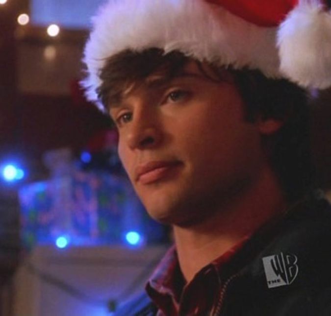 Não bastasse correr por aí salvando vida atrás de vida, Clark Kent também tem que achar tempo para chegar em casa em sincronia com o peru saído do forno. Claro que os natais entre a família do Superman também não são o cúmulo da normalidade; como acontece no sétimo ano da série Smallville, em que a redação do Planeta Diário é atacada por Lex Luthor, que acaba trancando Chloe e Jimmiy em um elevador com uma bomba. Mas tudo fica bem e Clark salva o dia.