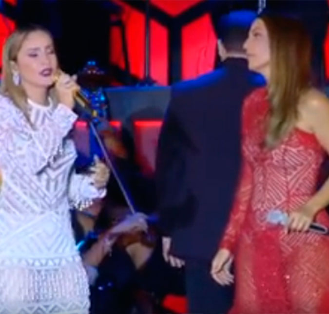 Ivete Sangalo e Claudia Leitte dividem o palco, mostrando que não existe rivalidade entre as duas