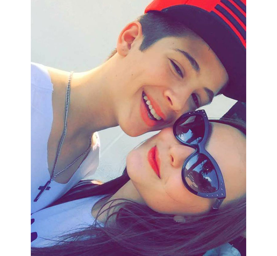 Namoro ou amizade? Larissa Manoela e João Guilherme aparecem juntinhos em <I>selfie</I>!