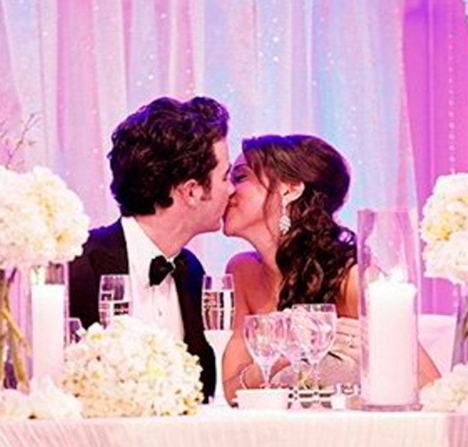 Kevin e Danielle Jonas completam seis anos de casamento e o astro se declara:  <I>Eu te amo para sempre</i>