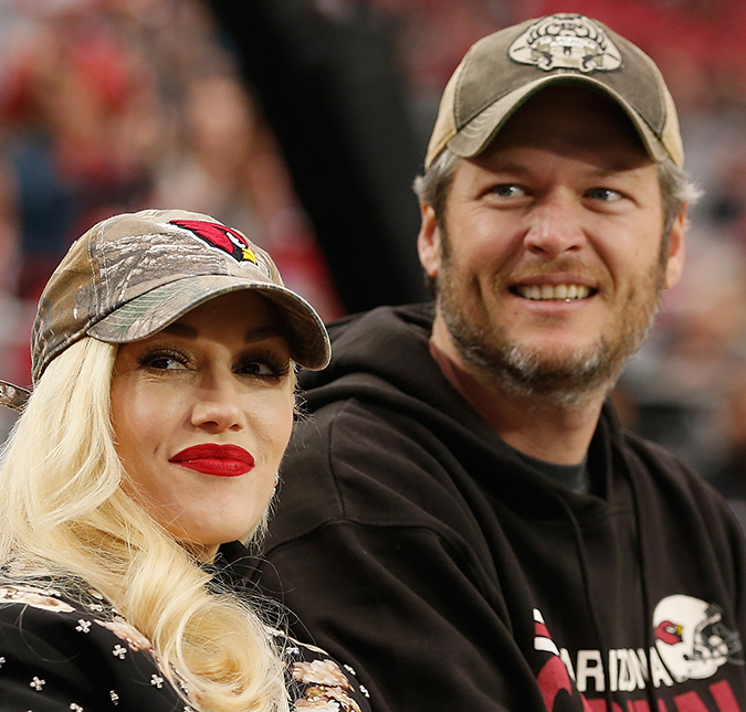 De férias, Blake Shelton e Gwen Stefani fazem passeio romântico em vinhedo na Califórnia