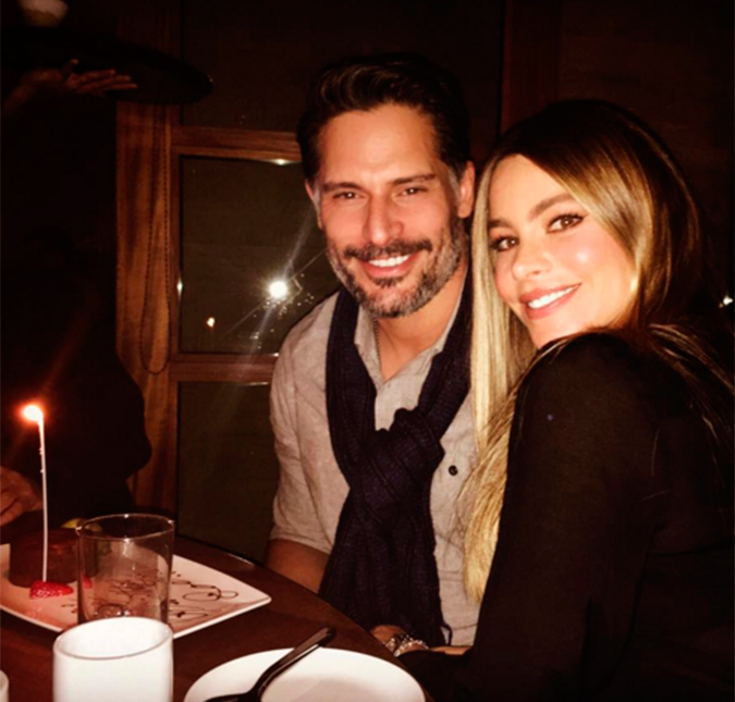 Sofia Vergara comemora 39 anos de Joe Manganiello com bolo de chocolate