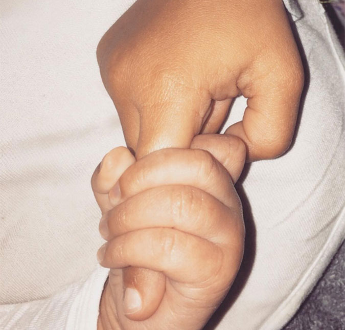 Kim Kardashian posta primeira foto do filho, Saint West