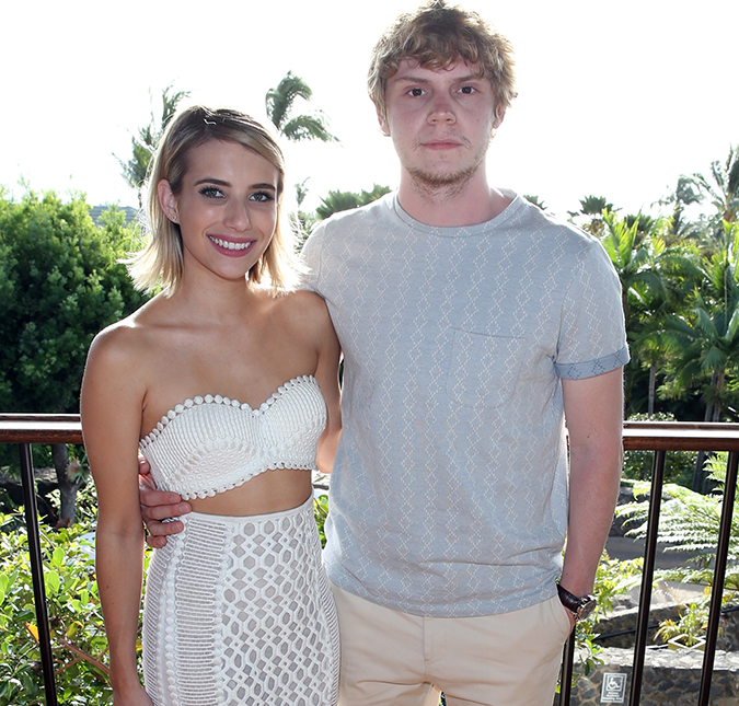 Rumores de que Emma Roberts e Evan Peters estão juntos aumentam